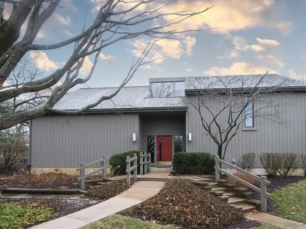 717 N Old Barn Rd #A, Barrington, IL 60010