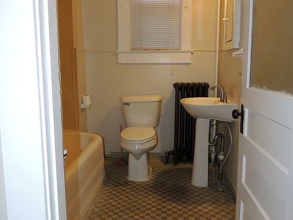 4th image of 709 S Court St