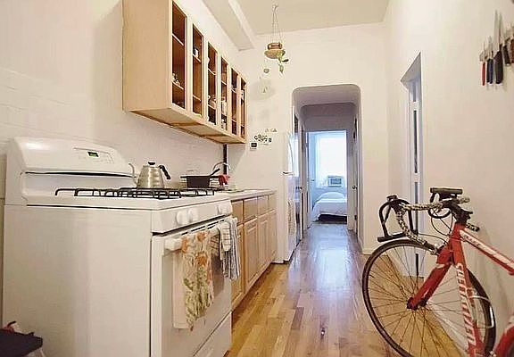 3rd image of 735 Meeker Ave #1