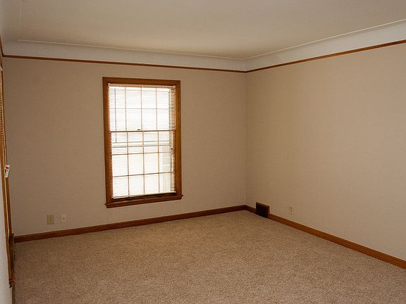 3rd image of 2651 McKinley St NE