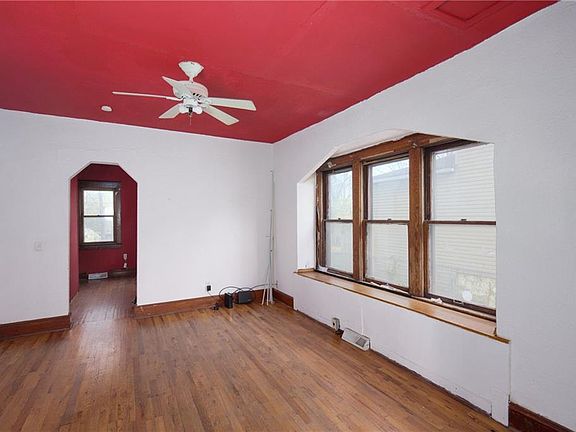 4th image of 2009 Spruce Ave