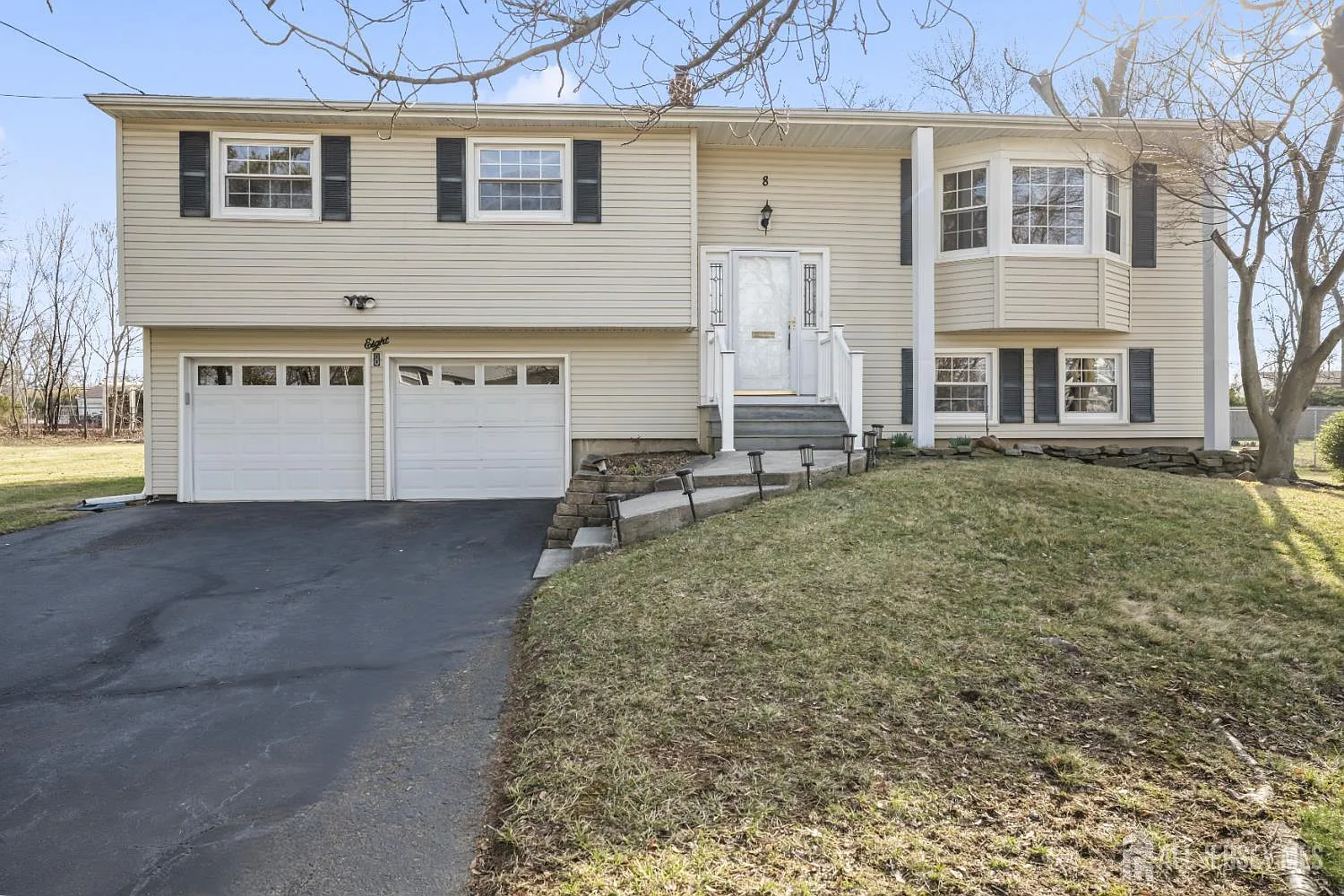 8 Tompkins Rd photo 1