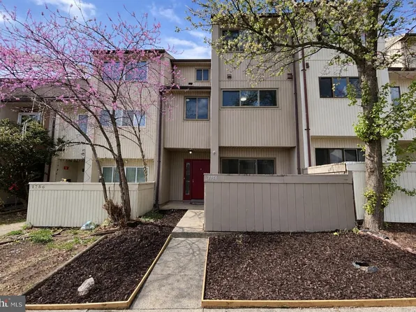 1754 Powder Horn Ter, Woodbridge, VA 22191