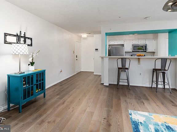 5th image of 658 Jupiter Hills Ct #4-4F