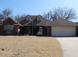 4001 Country Club Dr, Enid, OK 73703