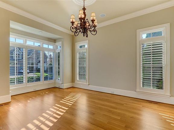 4th image of 5 Granville Oaks Ct