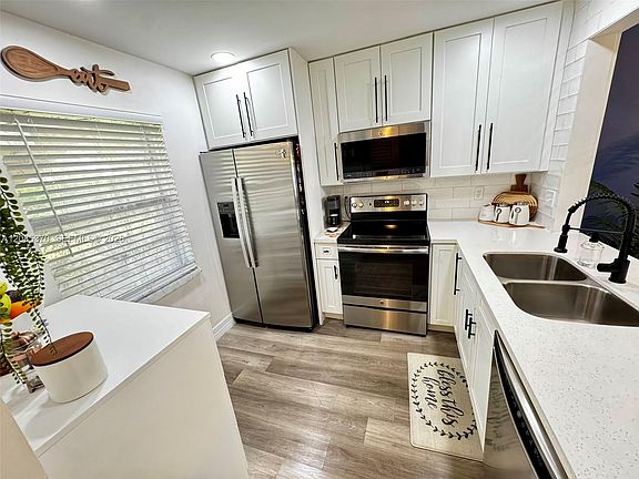 5th image of 231 NW 76th Ave APT 102