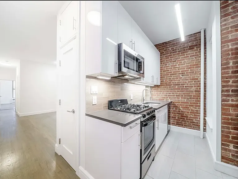 242 E 83rd St #3D — Photo 1