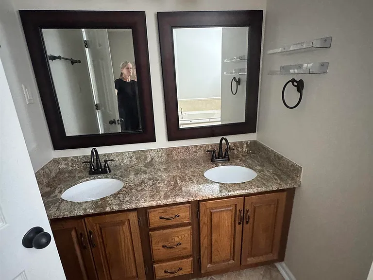915 Highland Dr — Photo 13