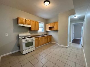 193 21st St #2B, Irvington, NJ 07111