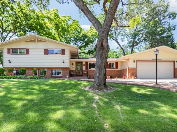 1420 Glacier Ln NE, Fridley, MN 55421