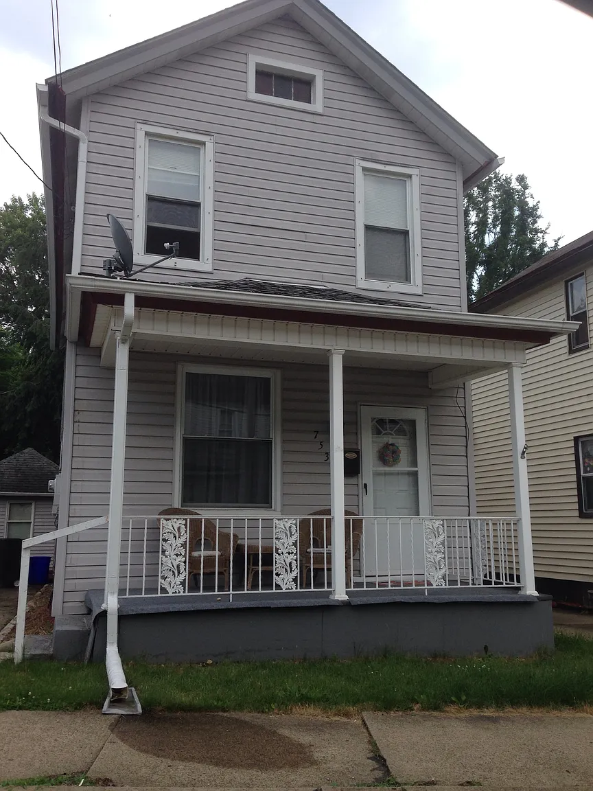 753 Grove Ave photo 1
