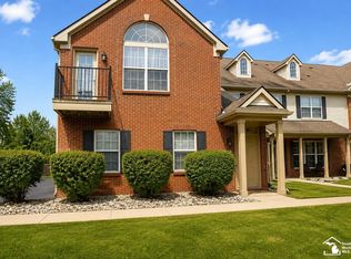 23445 Williamsburg Cir, Woodhaven, MI 48183