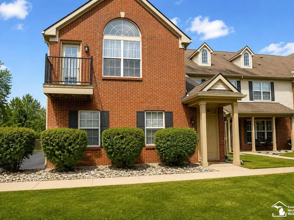 23445 Williamsburg Cir, Woodhaven, MI 48183