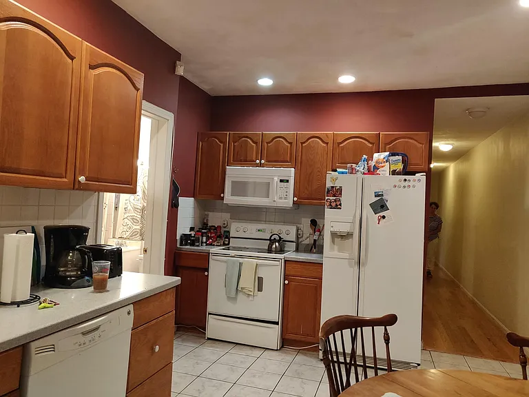 152 Harvard St #1 — Photo 32
