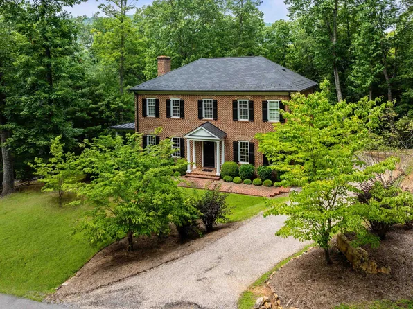 33 Donald Ross Trl, Hot Springs, VA 24445