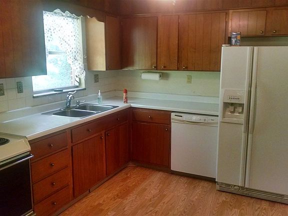 4th image of 2412 Buena Vista Dr