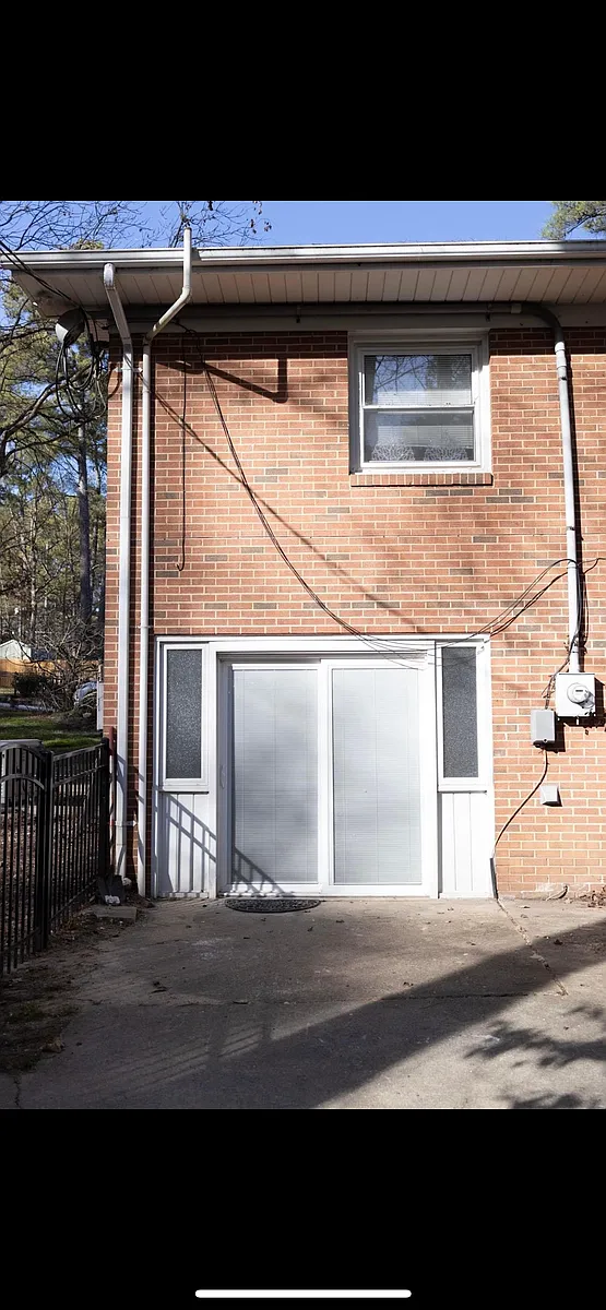 Building Photo - 3508 Manford Dr #B