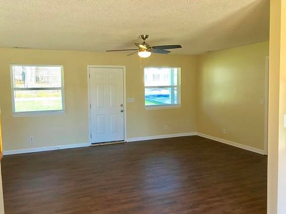 5th image of 1331 Warren Cir N