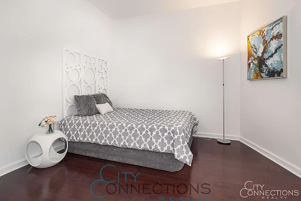 Rented by City Connections Realty | media 9