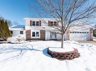 32 Barrington Dr, Saint Peters, MO 63376