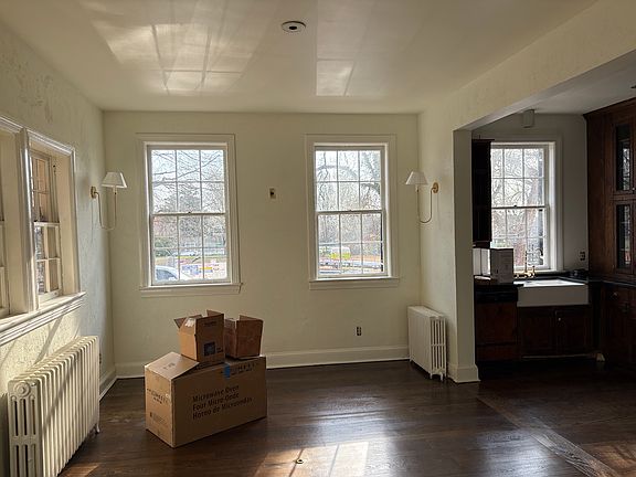 4th image of 1552 34th St NW