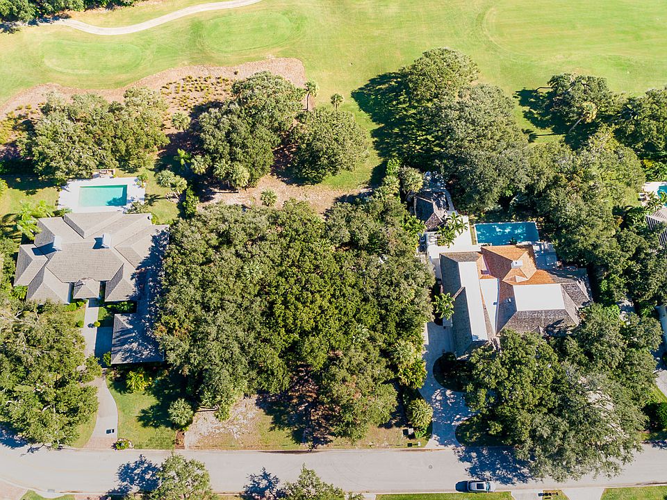 2nd image of 580 Sea Oak Dr