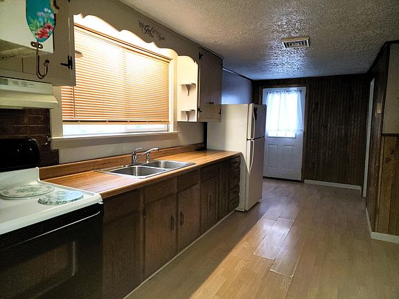 3rd image of 220 N Augustus St