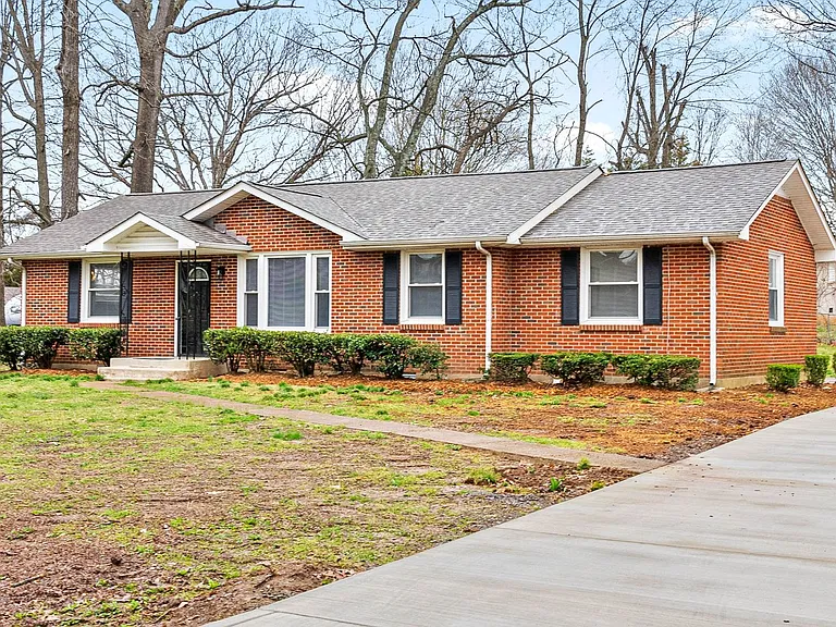 2522 Timberwood Dr — Photo 2
