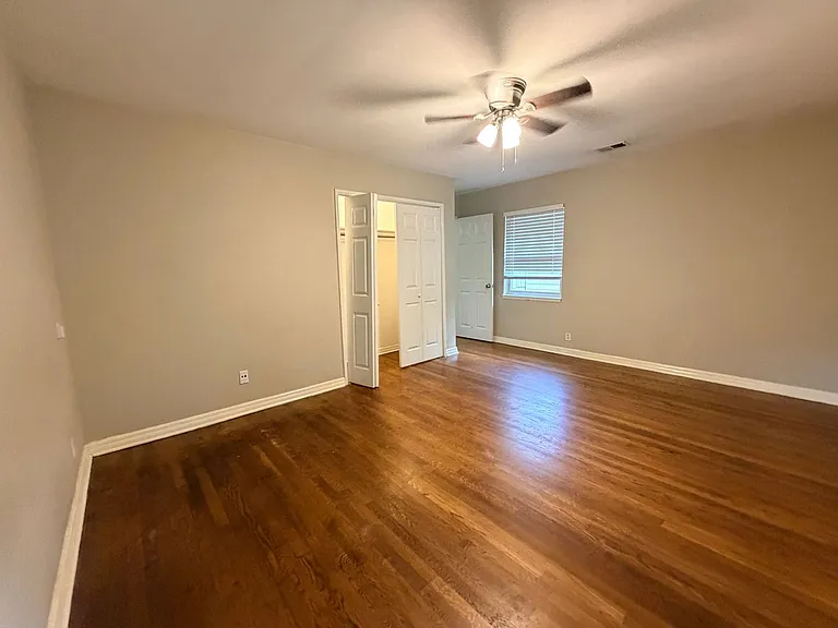 1008 Broadway St — Photo 15