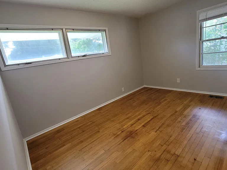 406 Warner St NW — Photo 10