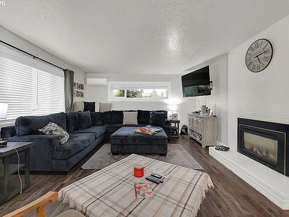 4th image of 1215 Irving Rd