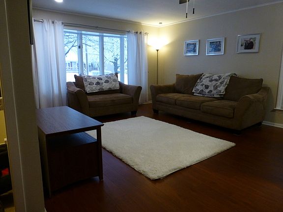 3rd image of 833 S Michigan Ave