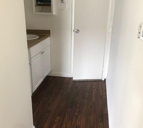 4th image of 731 S New Hampshire Ave APT 12