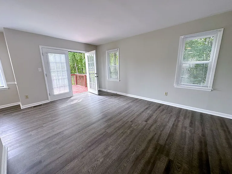 2436 Moran St — Photo 10