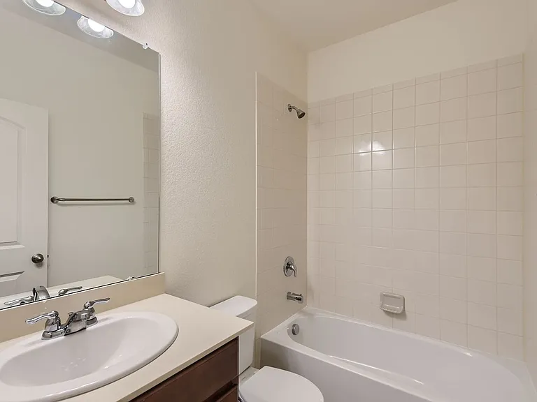 645 W 171st Pl — Photo 21