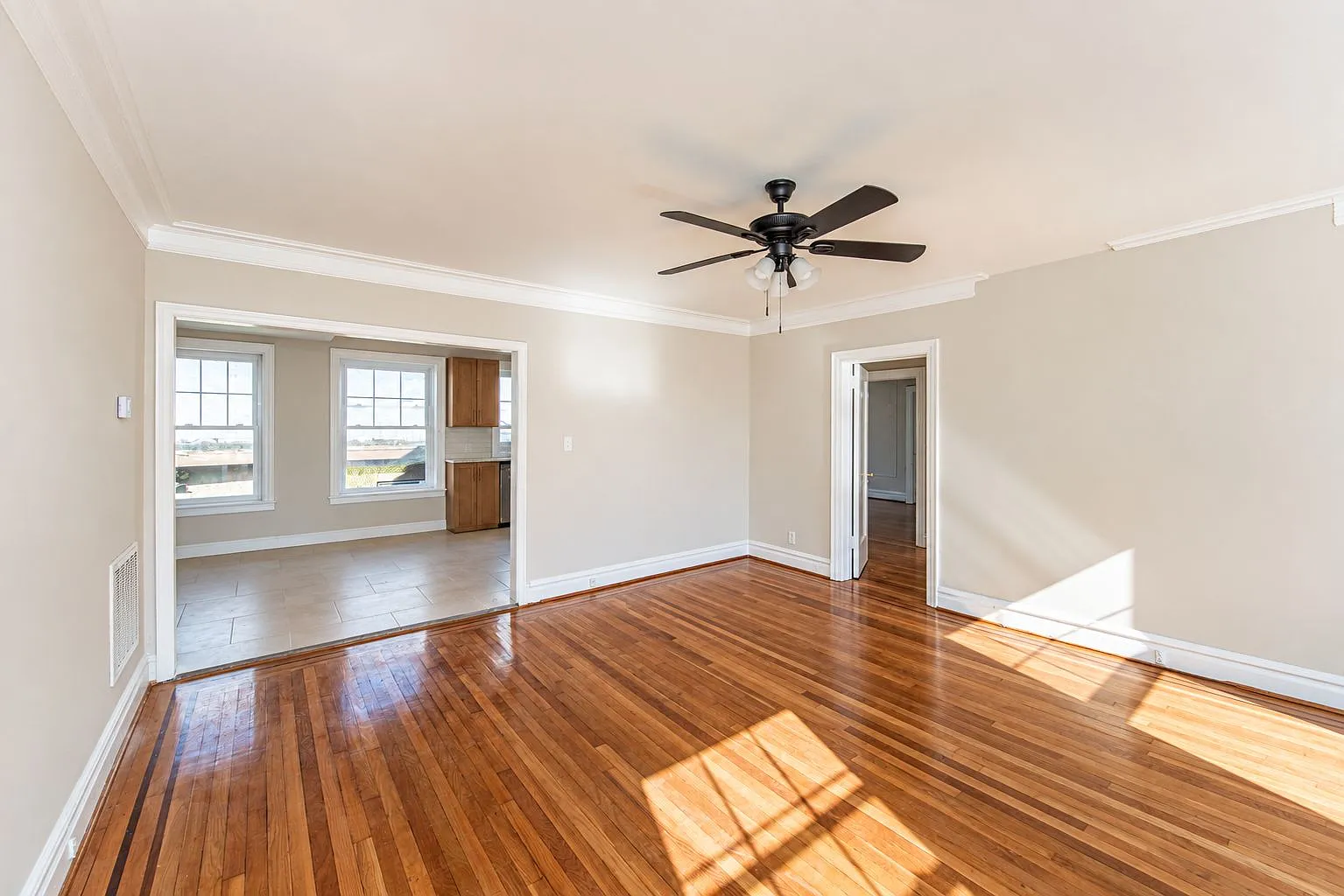 2 bed, 1113 sqft, $2,200 — Photo 2