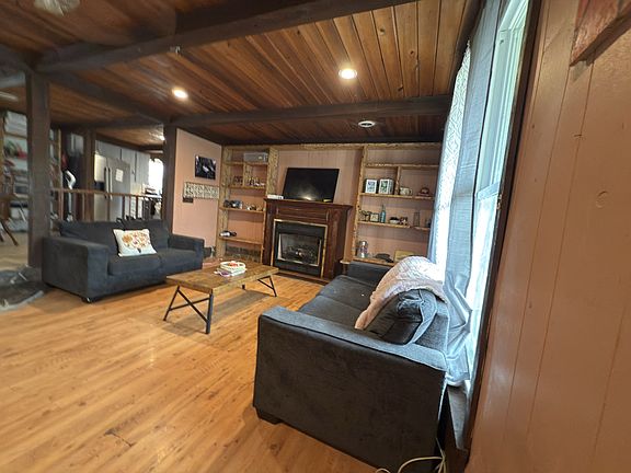 4th image of 496 Rockhouse Rd