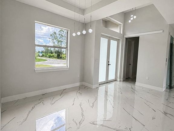 4th image of 846 Runble St E