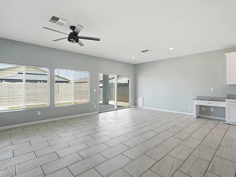 1692 W Aztec Dr — Photo 3