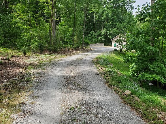 5th image of 701 Sawmill Rd