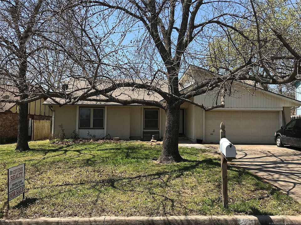 1st image of 626 S Fir Ct W