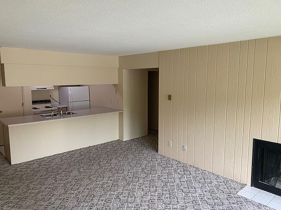 2nd image of 2611 Jackson St APT 11