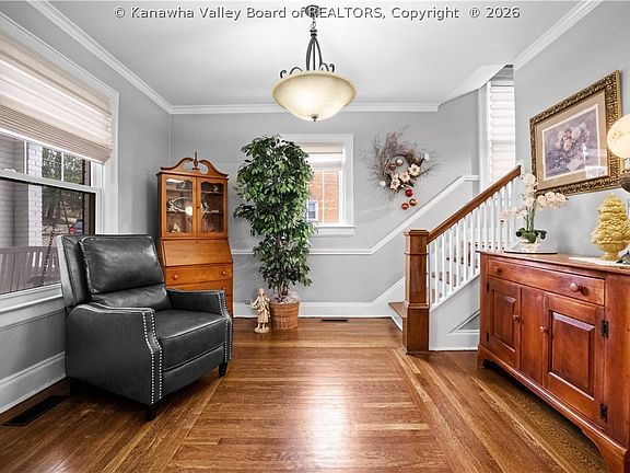 5th image of 234 Oakwood Rd