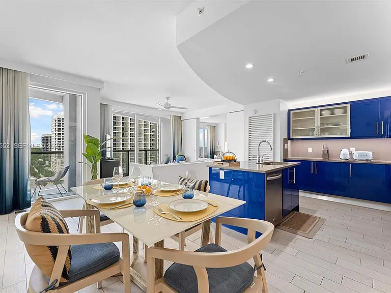 3101 Bayshore Dr — Photo 2