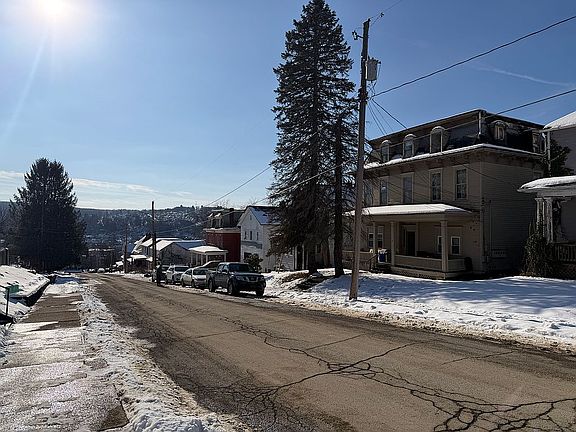 3rd image of 28 Pearl Ave