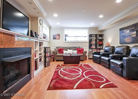 2nd image of 5247 W Argyle St #G