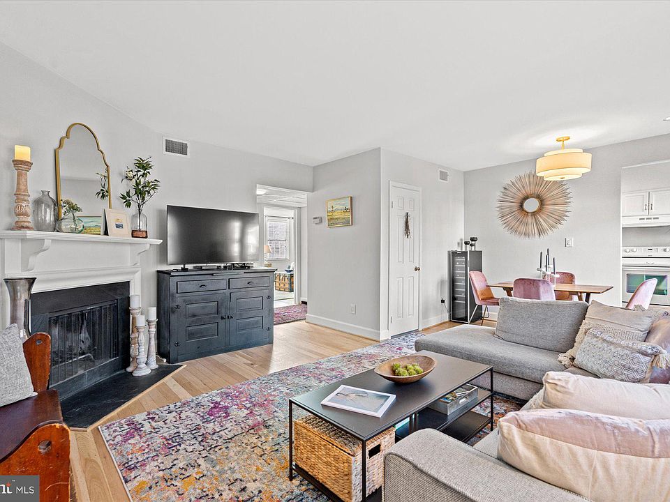 1st image of 1107 N Pitt St APT 2C