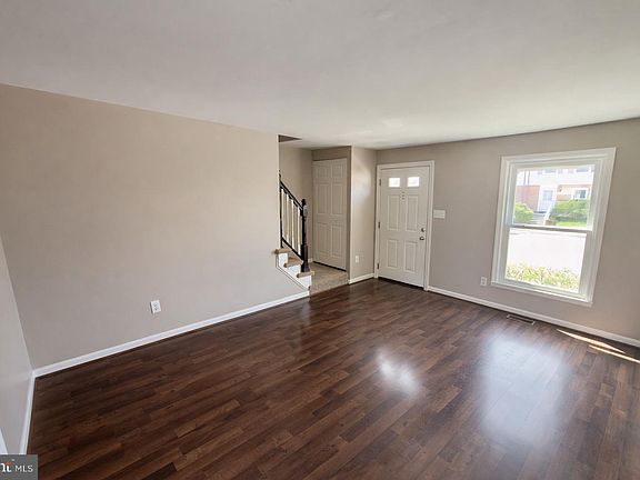 5th image of 24 Lerner Ct #32H