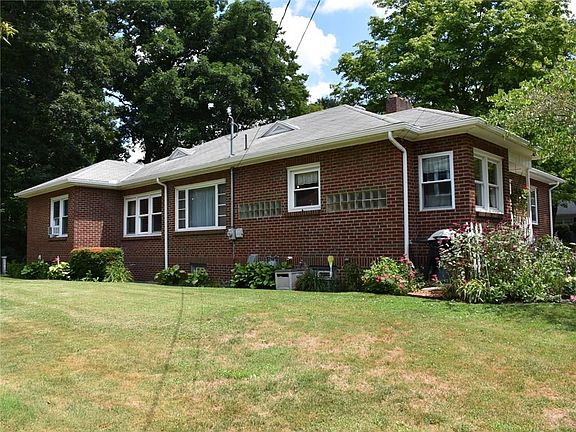 4th image of 338 Woodland Pl